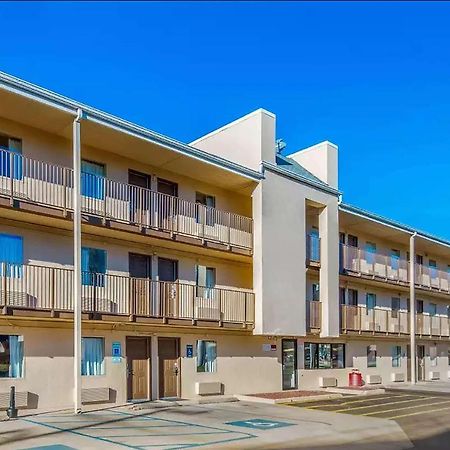 Days Inn By Wyndham Charleston Wv Exterior photo