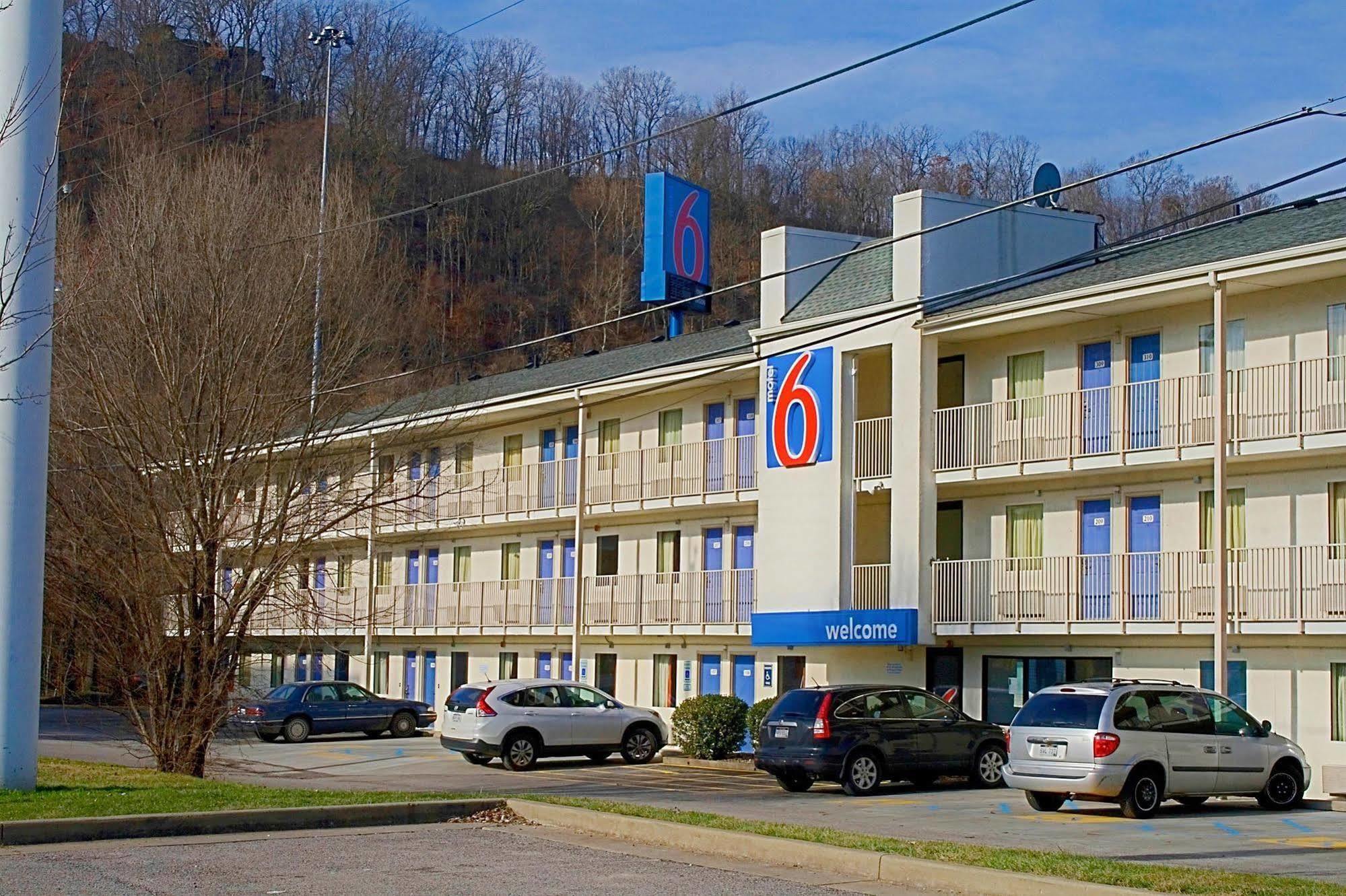 Days Inn By Wyndham Charleston Wv Exterior photo