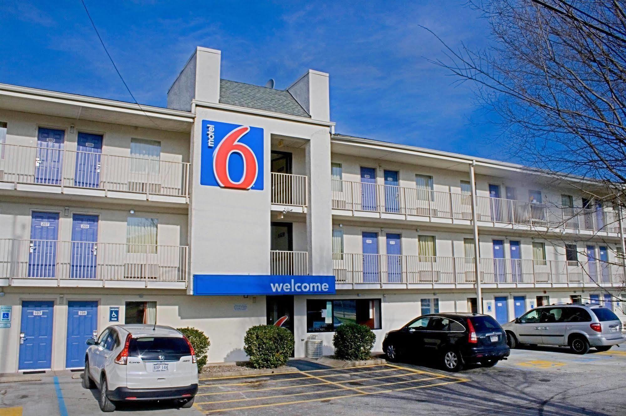 Days Inn By Wyndham Charleston Wv Exterior photo