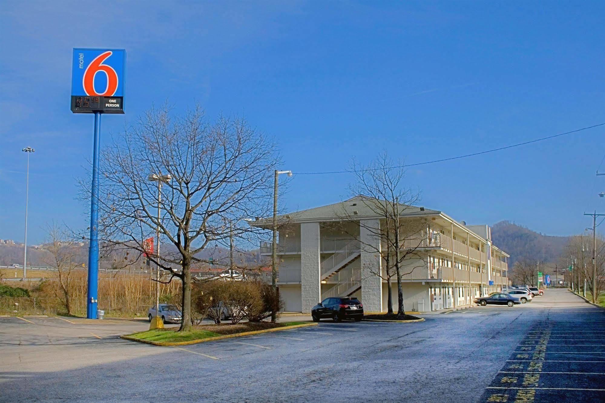 Days Inn By Wyndham Charleston Wv Exterior photo