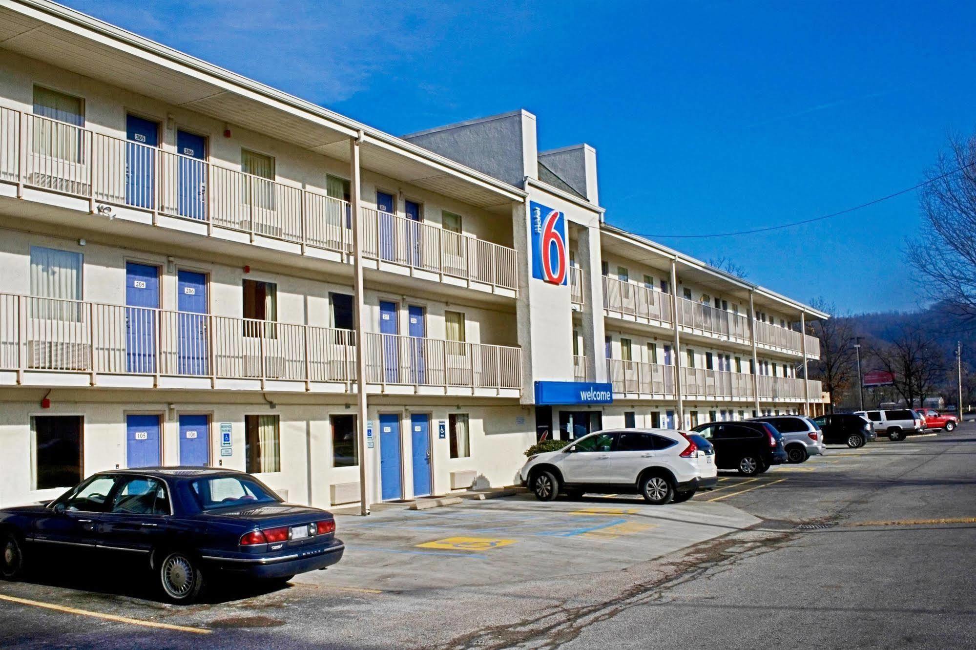 Days Inn By Wyndham Charleston Wv Exterior photo