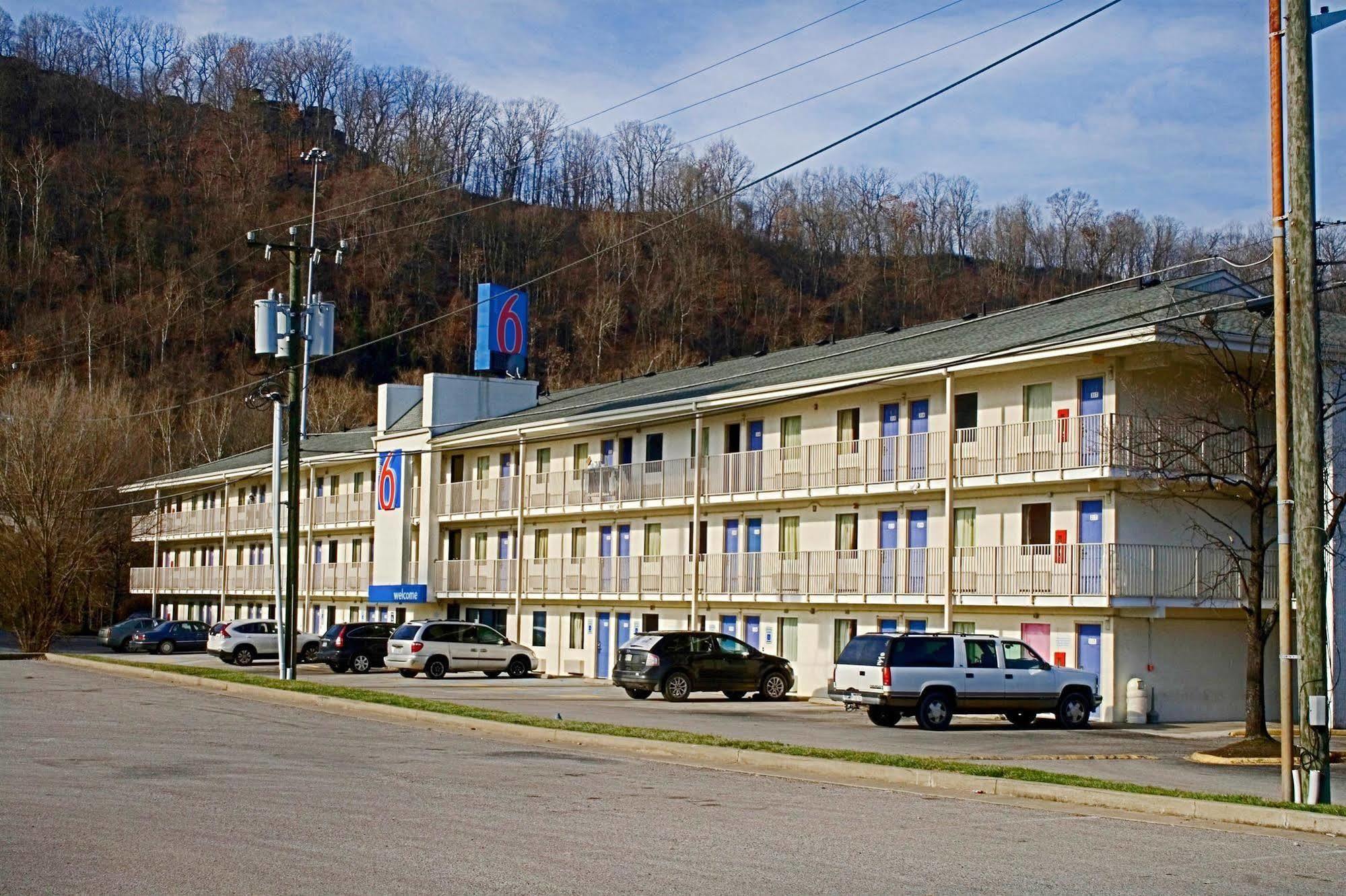 Days Inn By Wyndham Charleston Wv Exterior photo