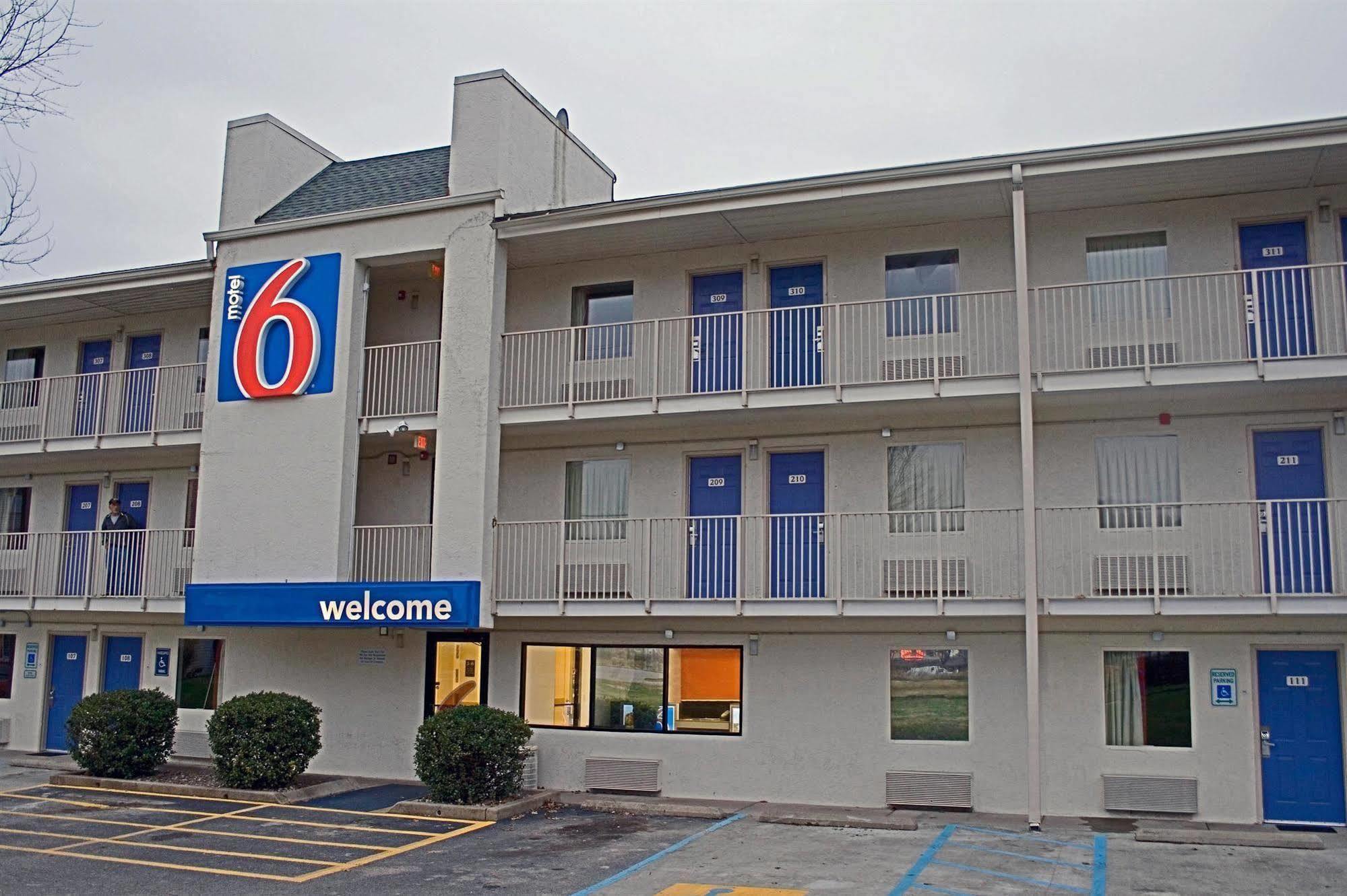 Days Inn By Wyndham Charleston Wv Exterior photo