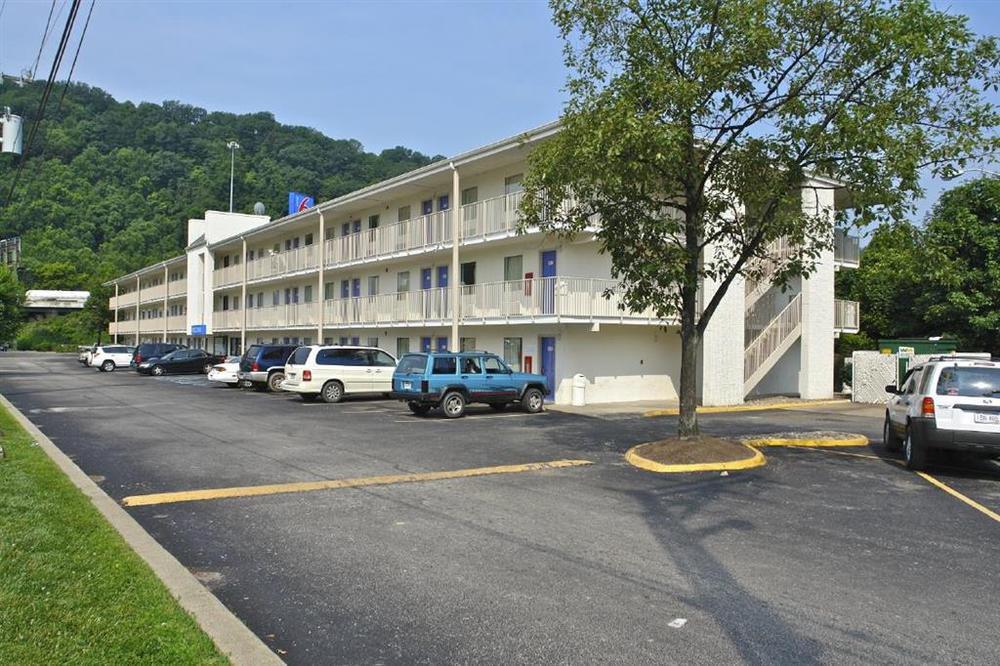 Days Inn By Wyndham Charleston Wv Amenities photo